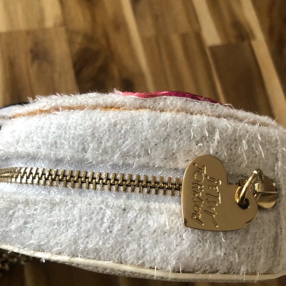 Betsey Johnson snow gal mini crossbody bag New without tag - Picture 6 of 13